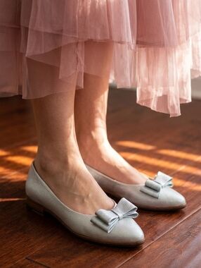 Two Pretty Silver Pebbled Leather Ballet Flats | Handmade Sample | Bow Detail